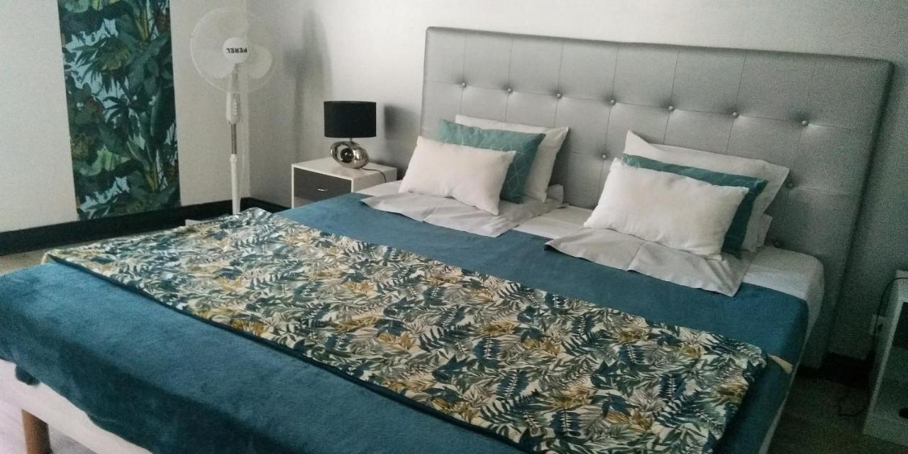 ベルベス Madelon IV Bed & Breakfast エクステリア 写真